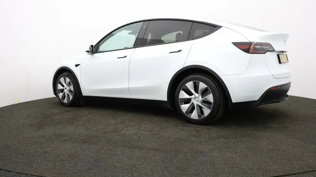 2022-tesla-model-y-e-rwd-big-68