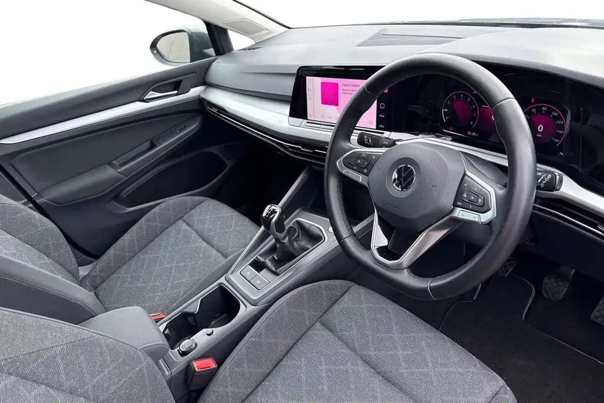 2021-volkswagen-golf-10-tsi-life-hatchback-big-12