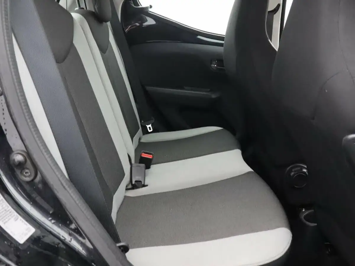 2015-toyota-aygo-10-vvt-i-x-clusiv-5d-big-12