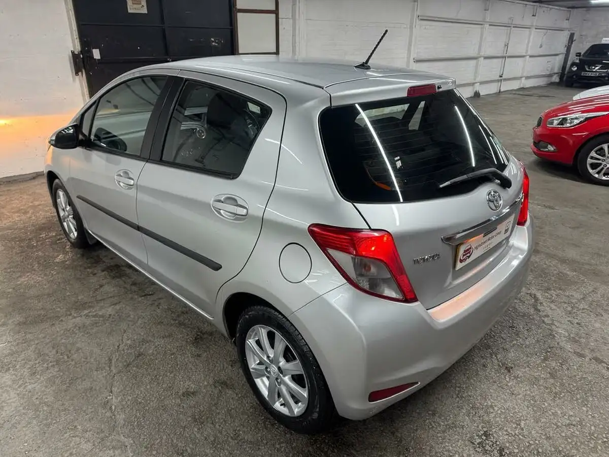 2012-toyota-yaris-133-tr-vvt-i-5d-big-55
