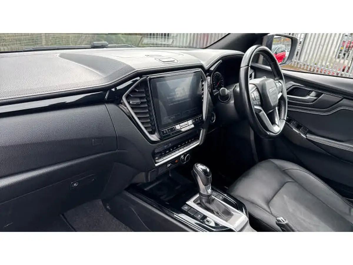 2022-isuzu-d-max-19td-v-cross-pick-up-auto-big-8