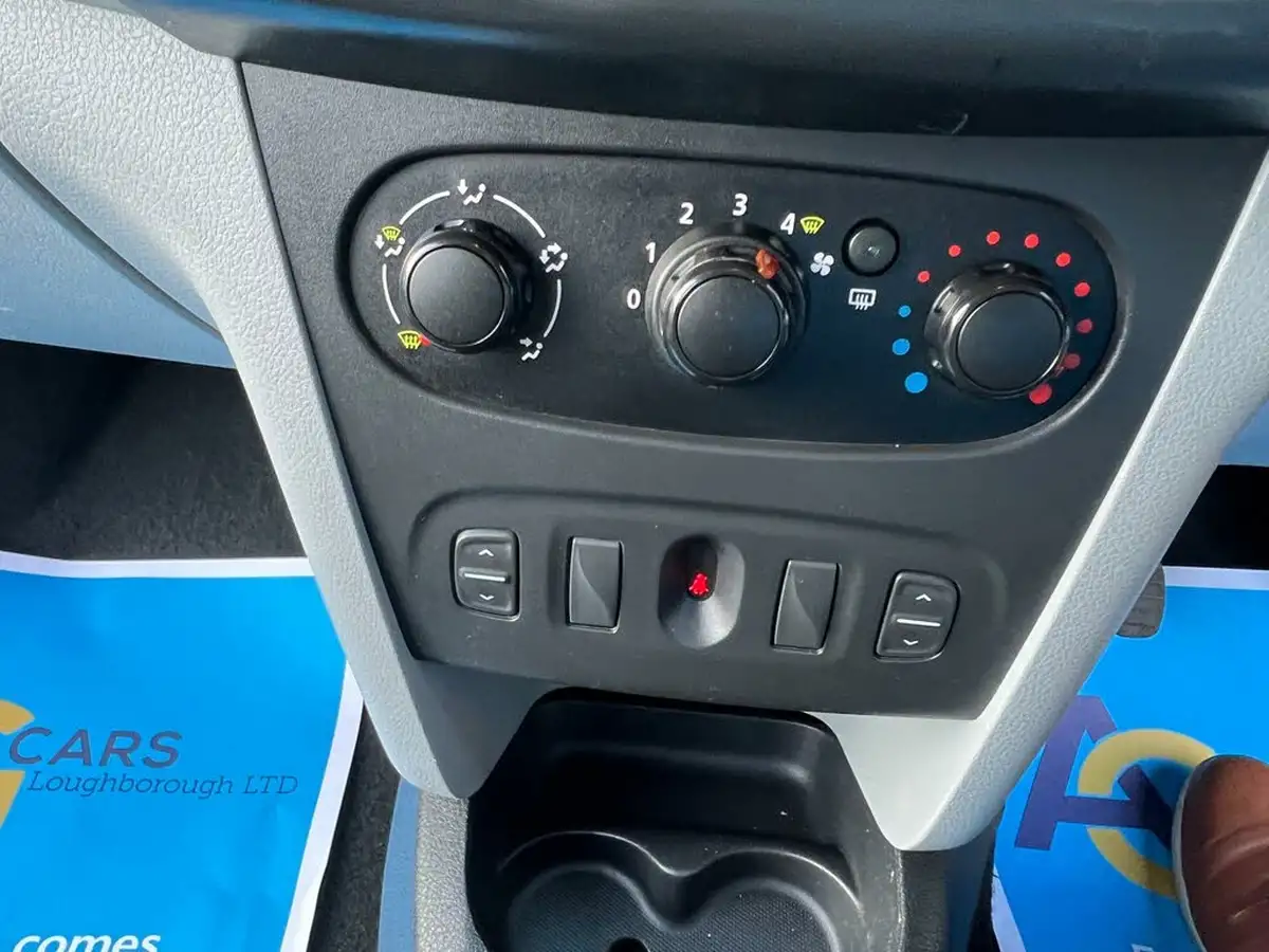 2013-dacia-sandero-12-ambiance-big-22