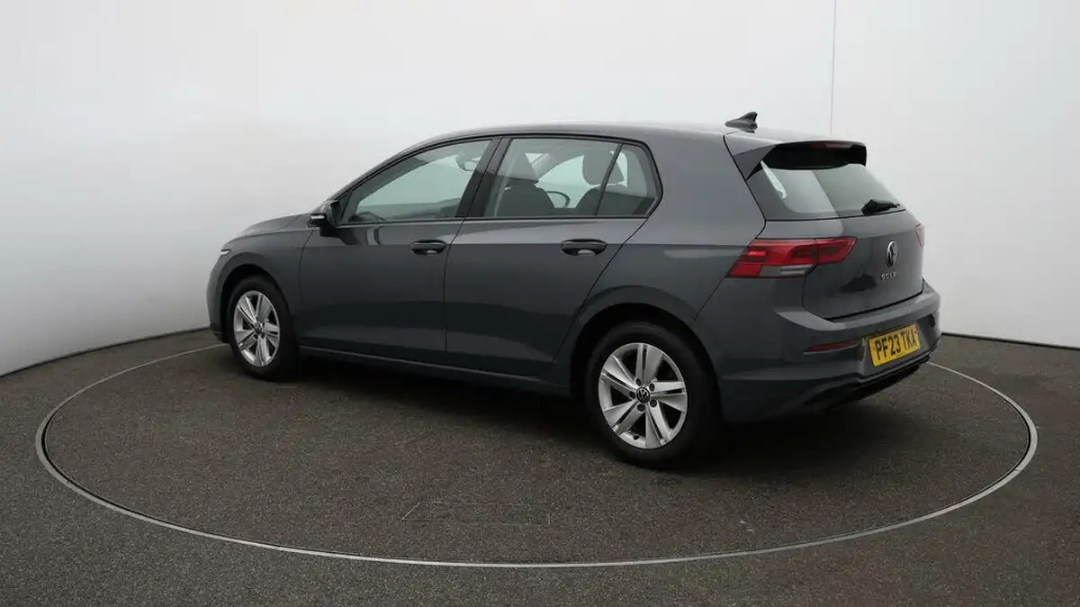 2023-volkswagen-golf-10-tsi-life-hatchback-big-5