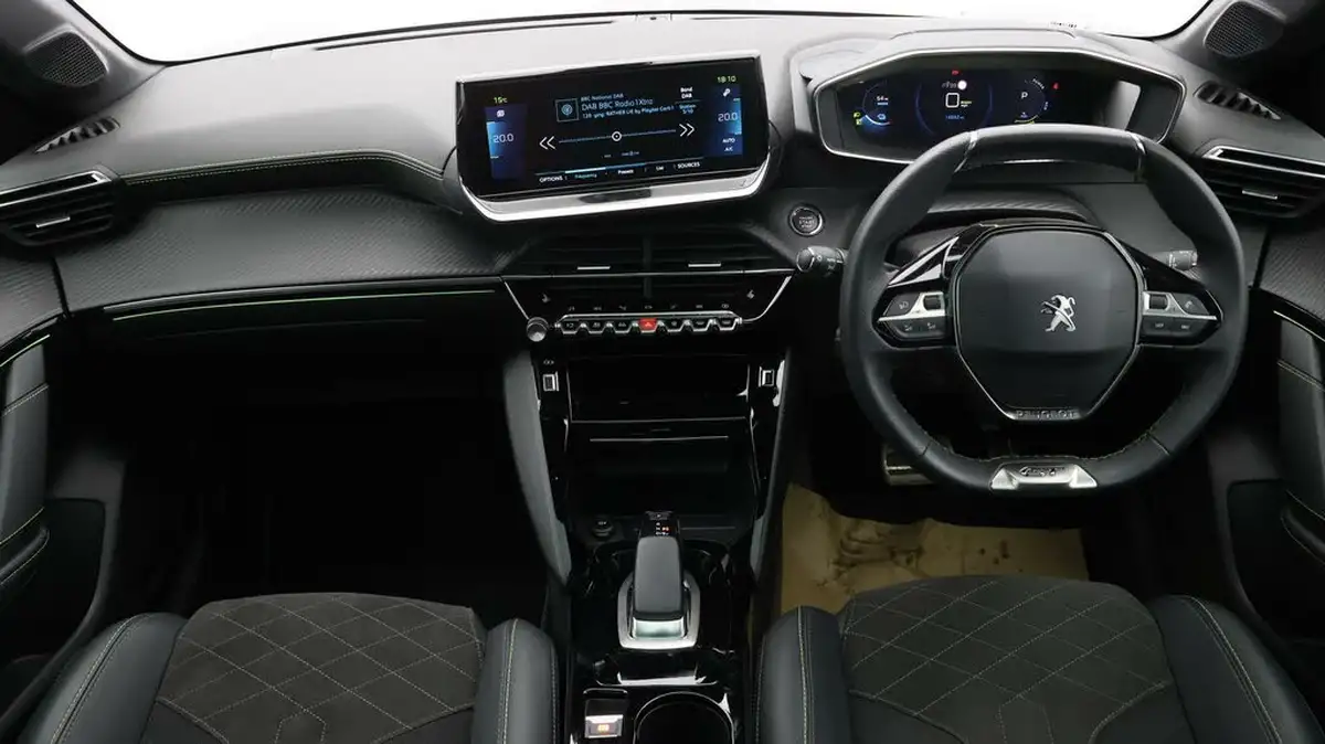 2021-peugeot-208-e-gt-premium-big-12