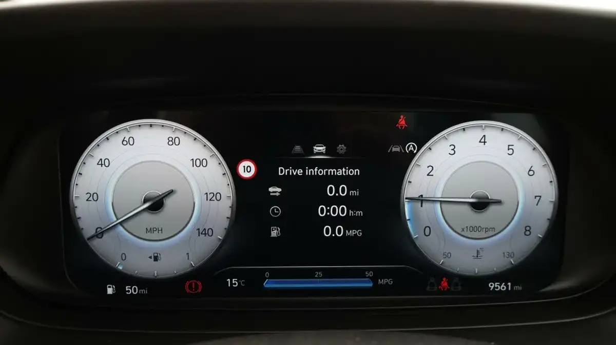 2024-hyundai-i20-10-t-gdi-advance-big-10