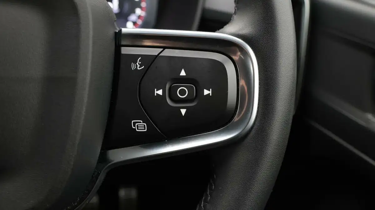 2022-volvo-xc40-15-t3-r-design-auto-big-25