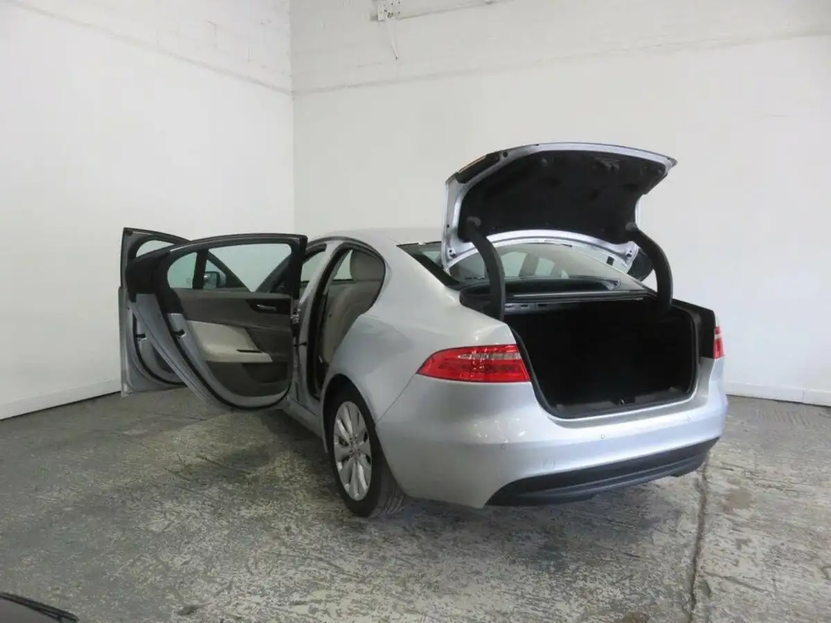 2015-jaguar-xe-20td-portfolio-163ps-auto-big-13