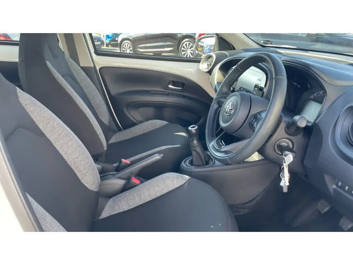2023-toyota-aygo-x-10-vvt-i-pure-big-10