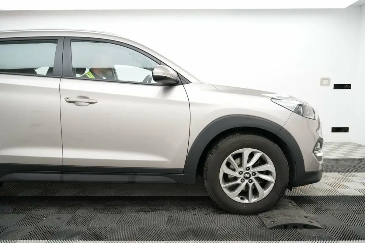 2016-hyundai-tucson-20crdi-se-nav-185ps-auto-big-2