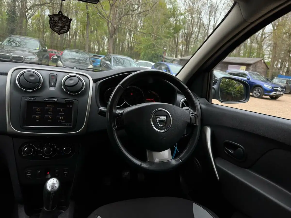 2014-dacia-sandero-stepway-15d-laureate-big-23