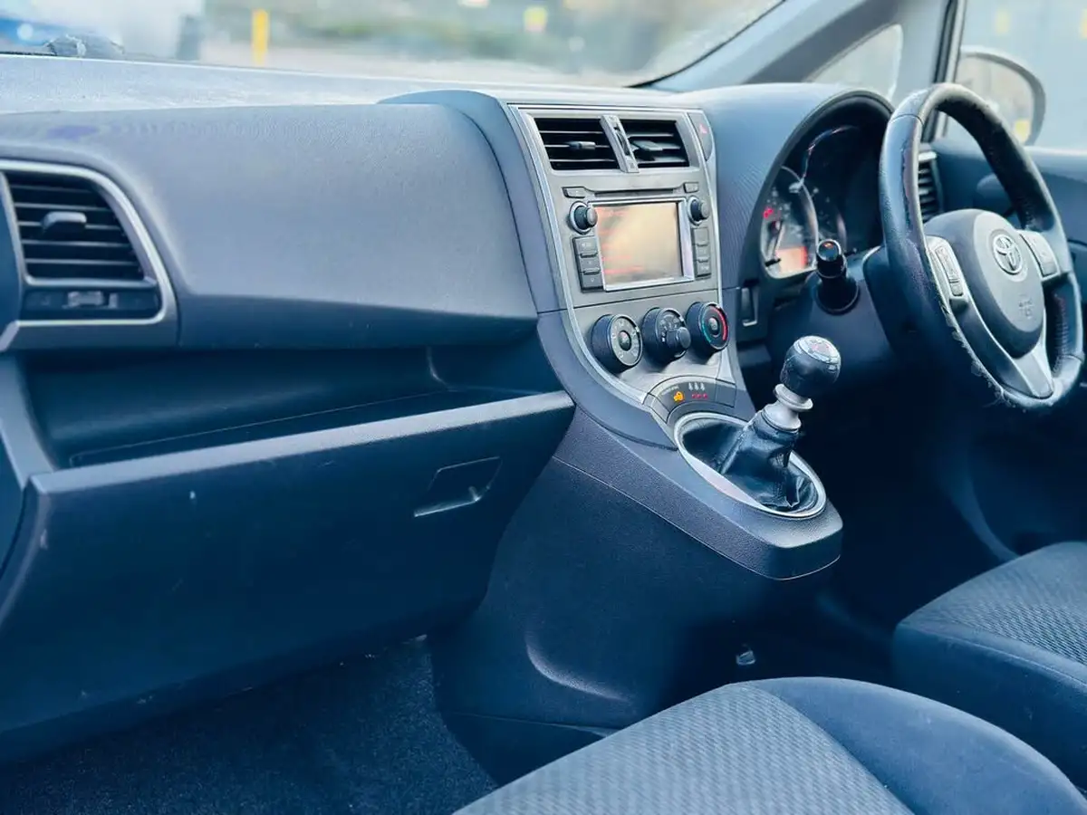 2011-toyota-verso-s-133-t-spirit-big-46