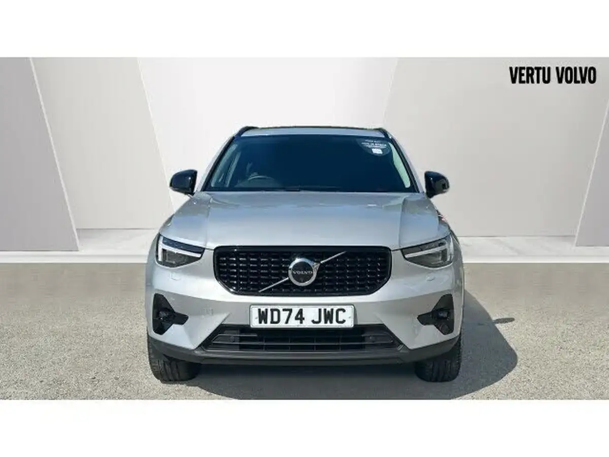 2024-volvo-xc40-20-b4-ultra-bright-big-11