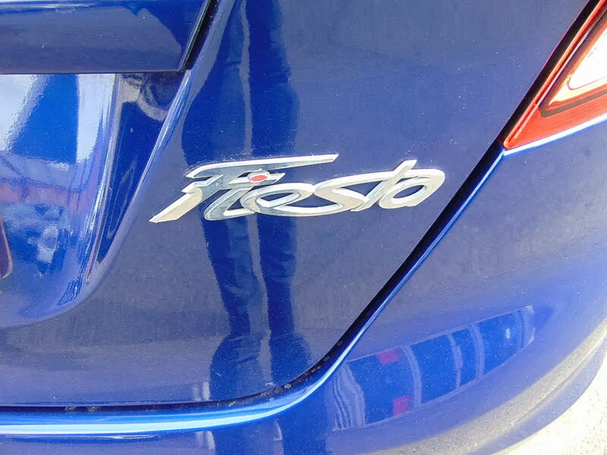 2016-ford-fiesta-125-zetec-3d-big-32