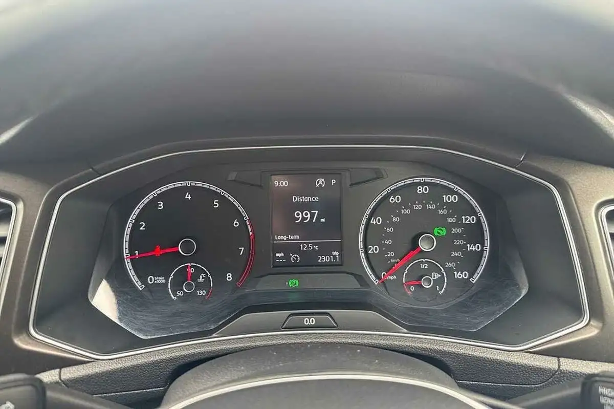 2018-volkswagen-t-roc-15-tsi-se-dsg-big-15