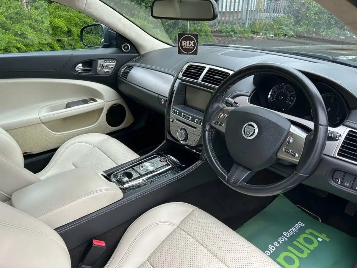 2010-jaguar-xk-50-portfolio-coupe-big-16