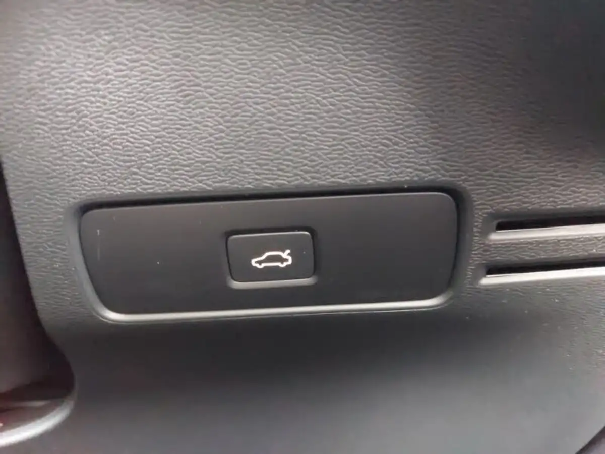2023-volvo-xc40-20-b4-ultimate-big-16
