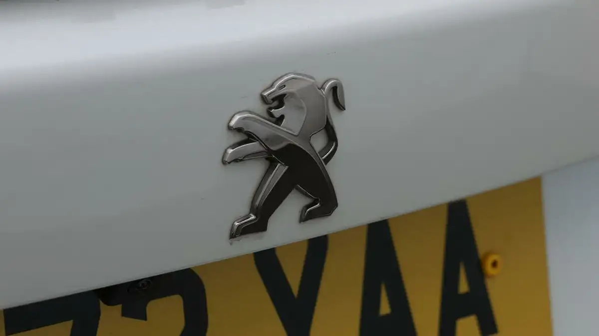 2022-peugeot-2008-suv-12-puretech-gt-big-22