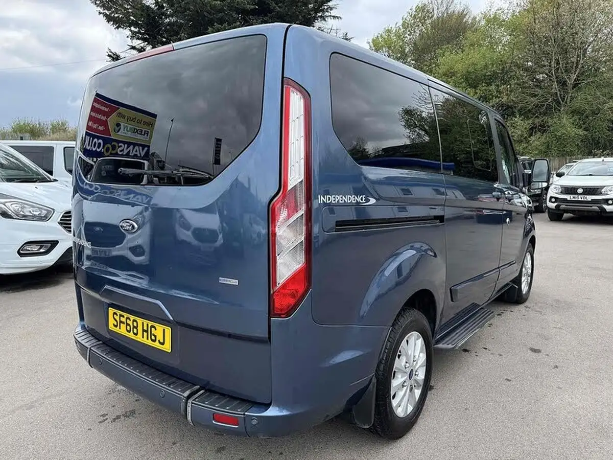 2018-ford-tourneo-custom-20tdci-320-l1-titanium-130ps-big-8