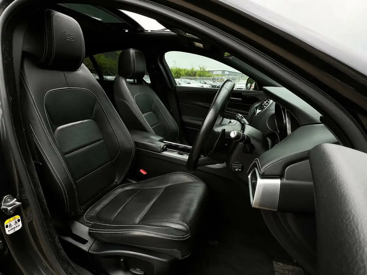 2016-jaguar-xe-30i-v6-sc-s-big-22