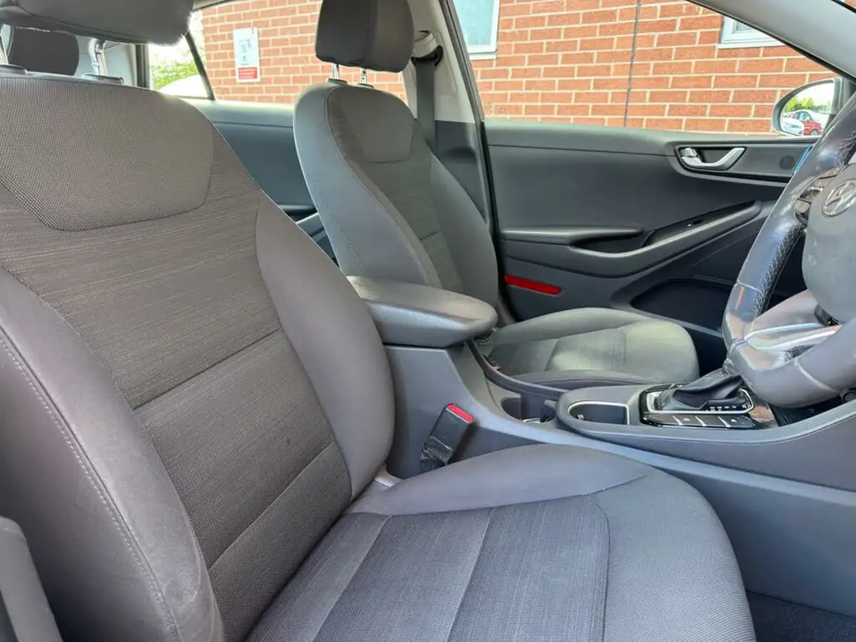 2018-hyundai-ioniq-16-gdi-premium-hybrid-big-41