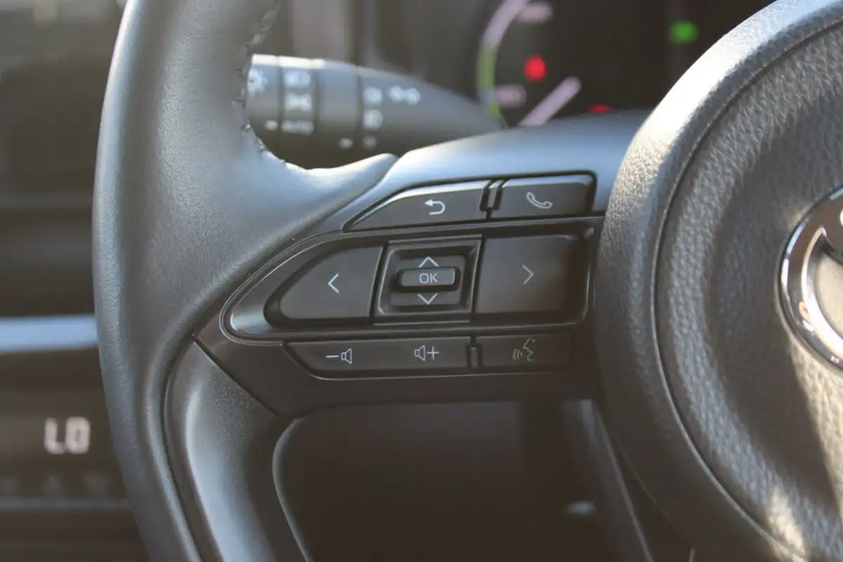 2023-toyota-yaris-cross-15-vvt-i-excel-awd-i-big-25