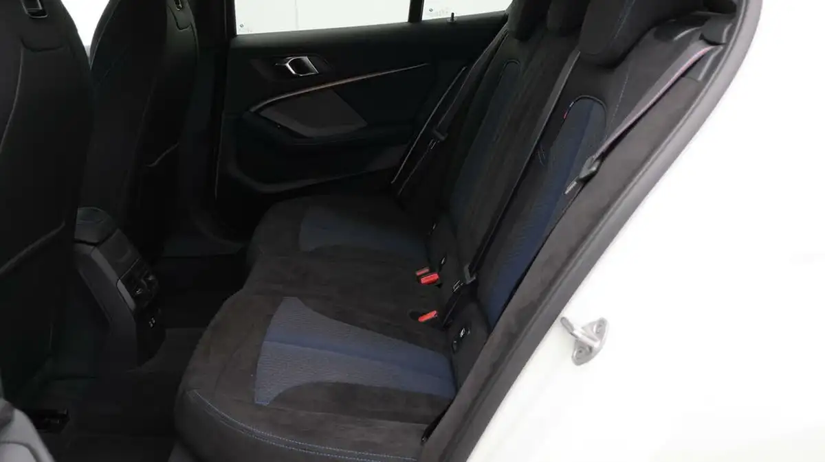 2022-bmw-1-series-20-m135i-xdrive-big-16