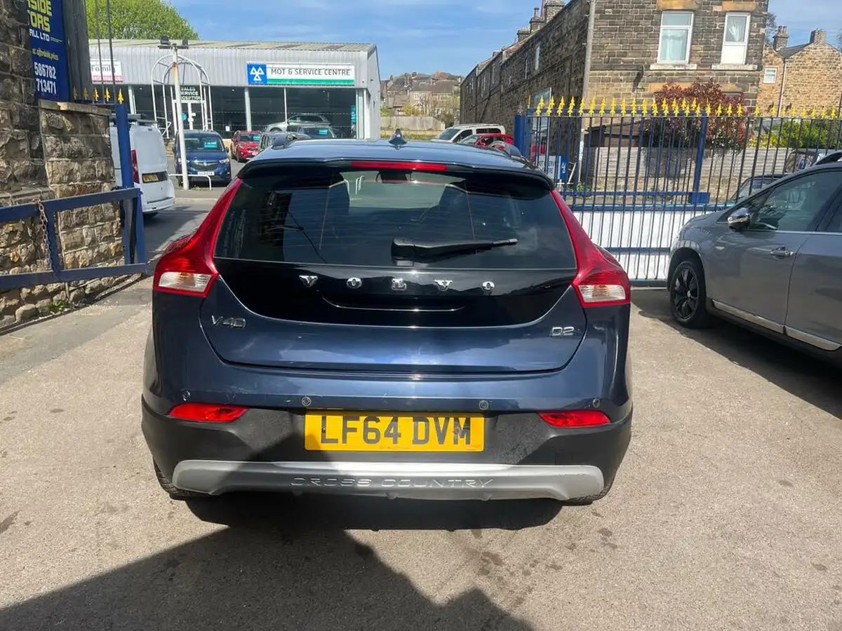 2014-volvo-v40-16td-d2-cross-country-lux-big-4