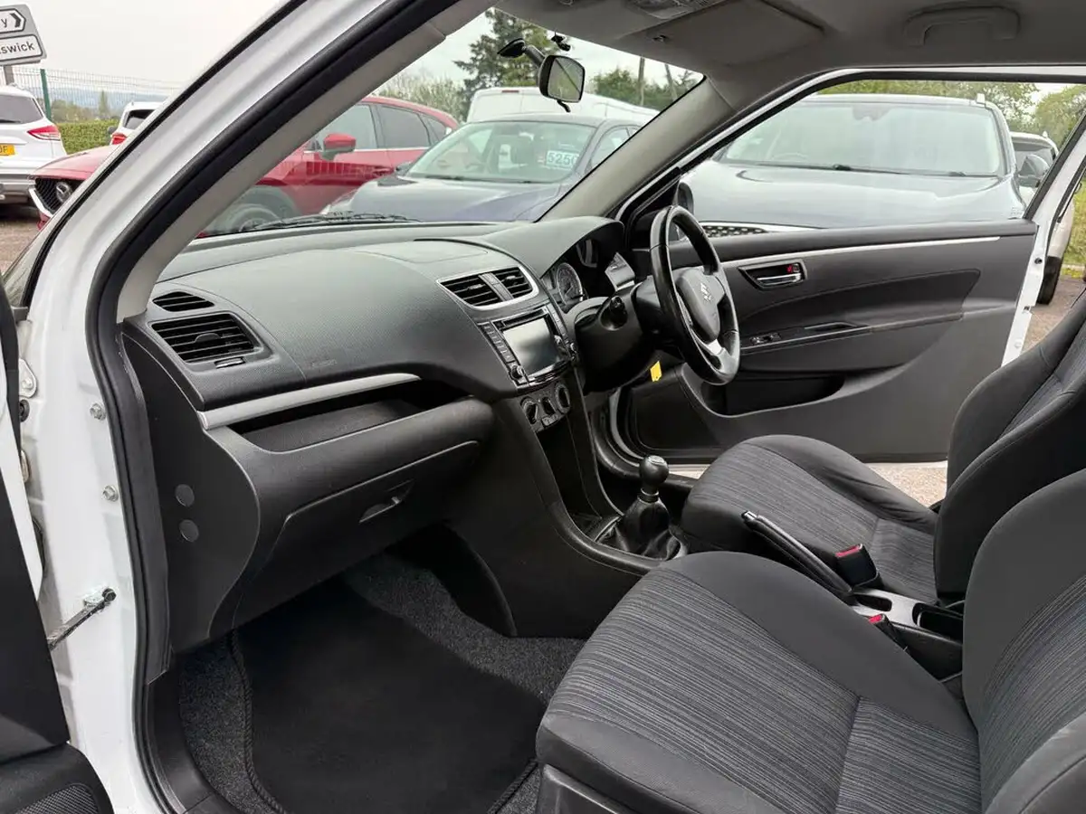 2015-suzuki-swift-12-sz3-3d-big-30