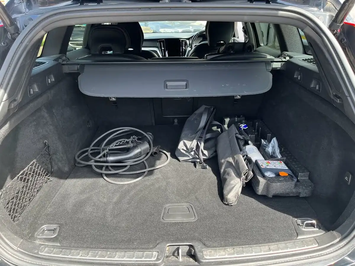 2021-volvo-v60-20-t6-r-design-340bhp-big-16