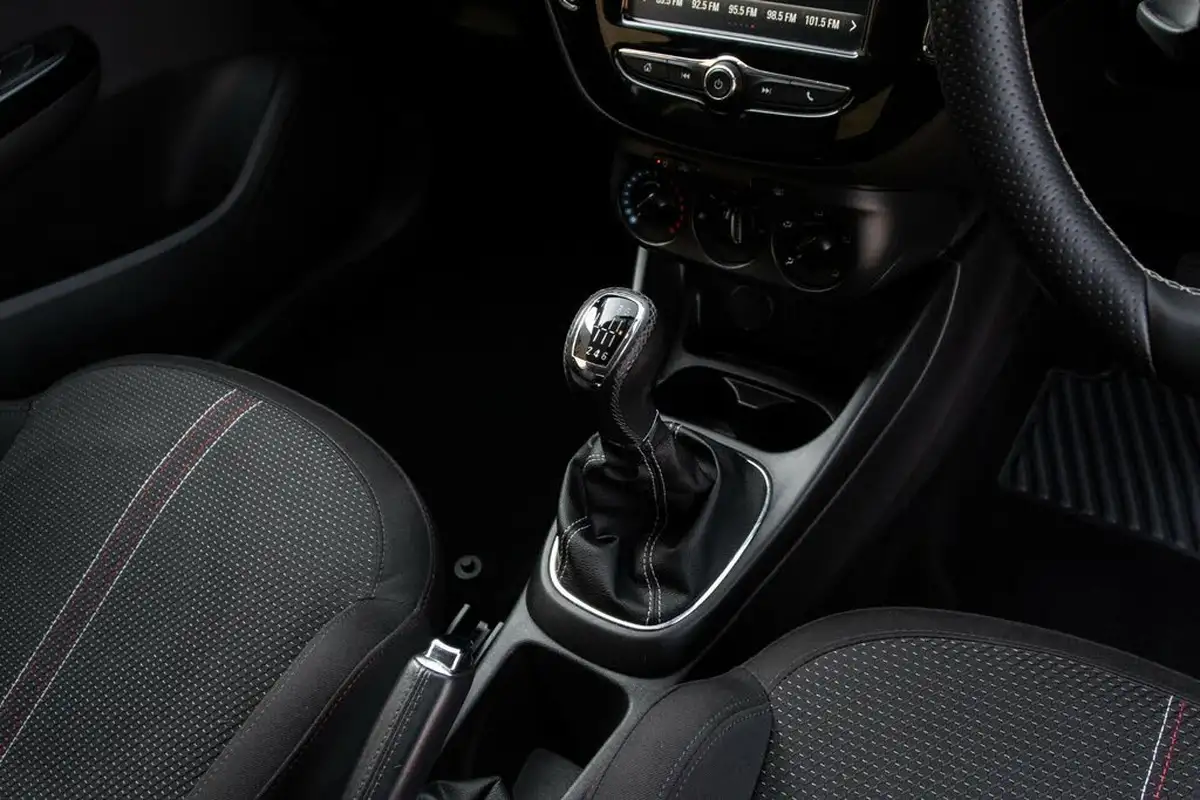 2018-vauxhall-corsa-14i-16v-turbo-white-edition-3d-big-27