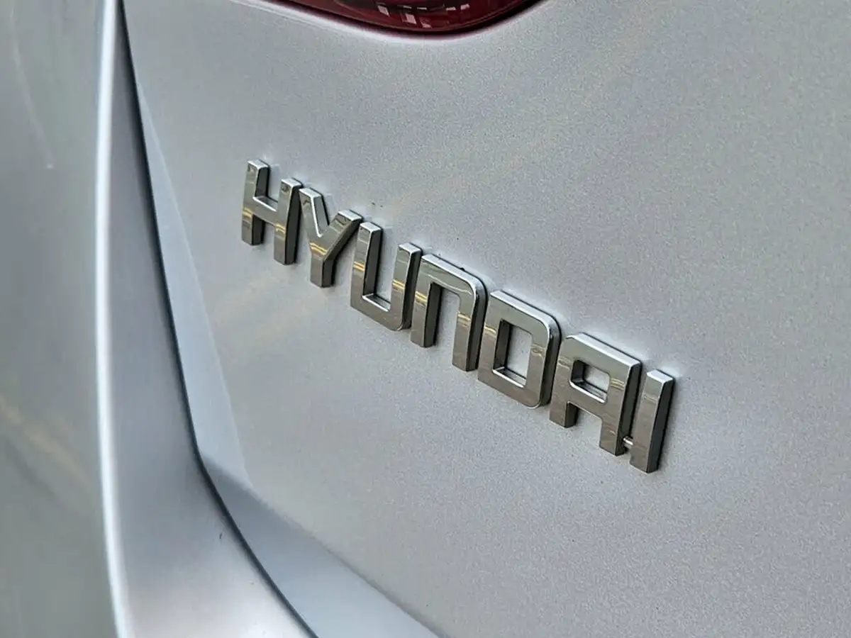 2015-hyundai-i30-16crdi-s-hatchback-big-39