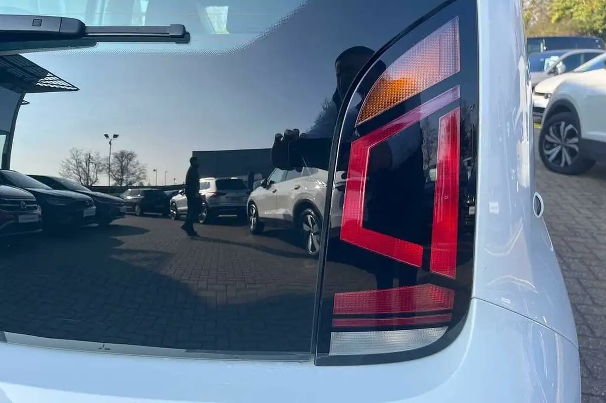 2022-volkswagen-up-10-up-5d-big-18