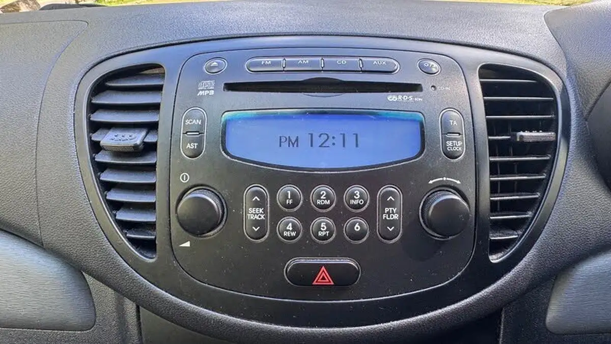 2012-hyundai-i10-12-active-big-28