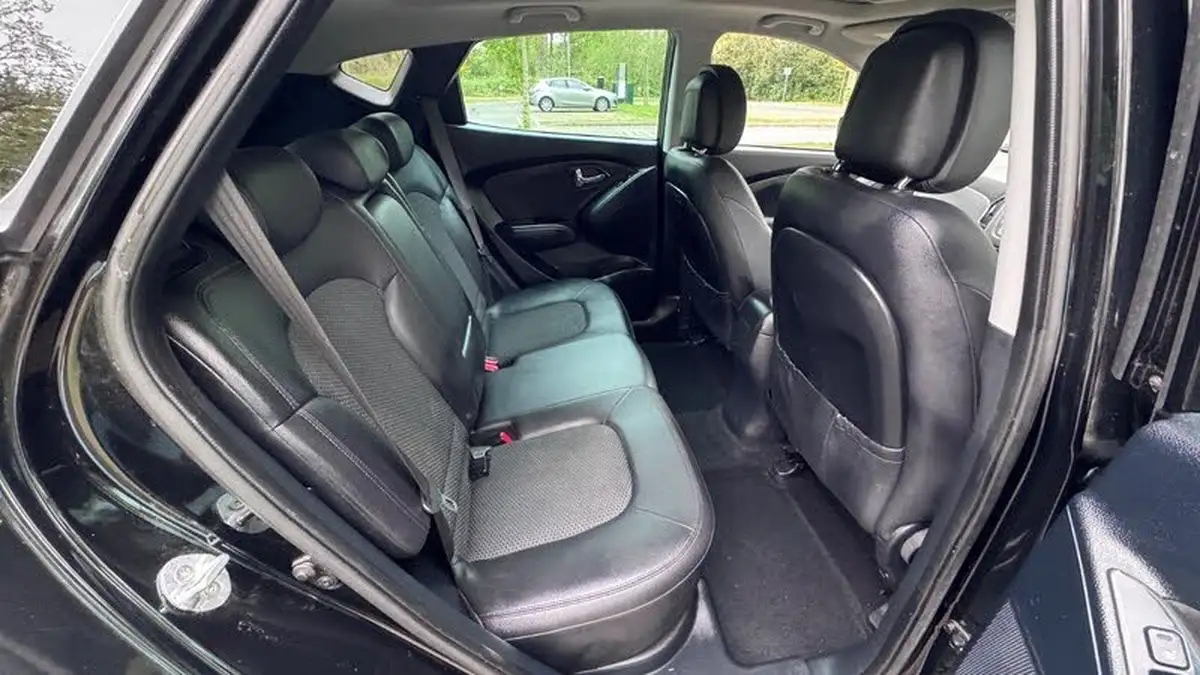 2012-hyundai-ix35-20td-premium-4wd-big-21