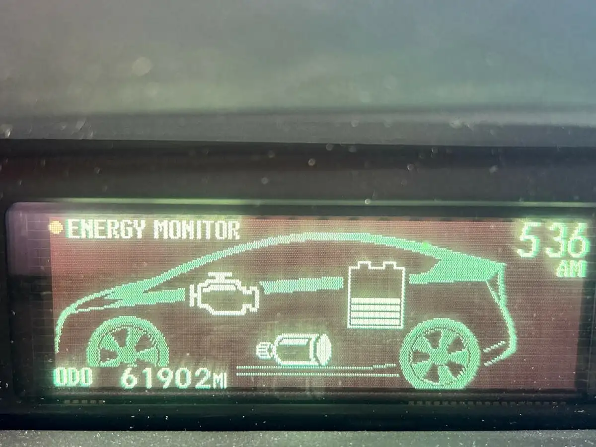 2011-toyota-prius-big-26