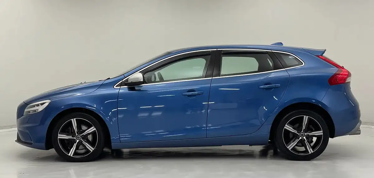 2017-volvo-v40-20td-d4-r-design-nav-plus-big-3