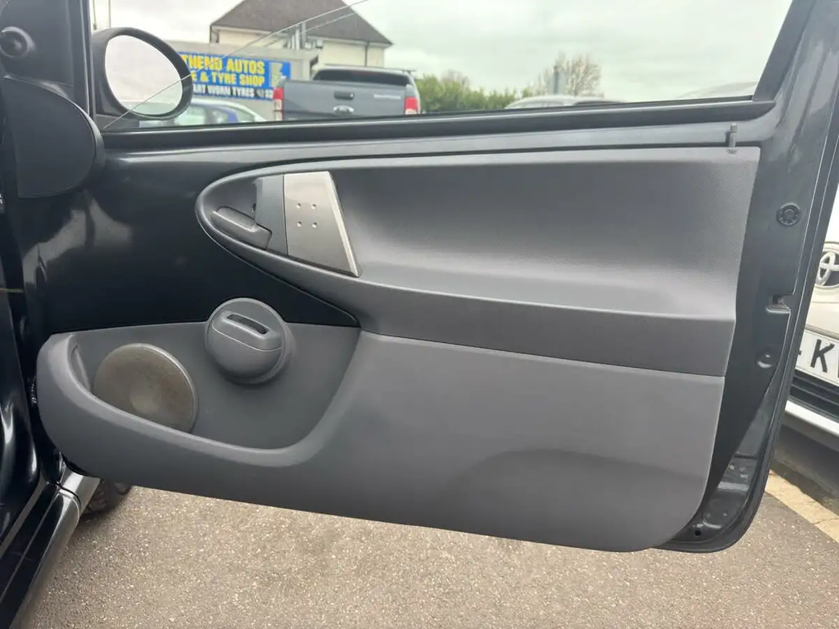 2009-toyota-aygo-10-aygo-3d-big-37