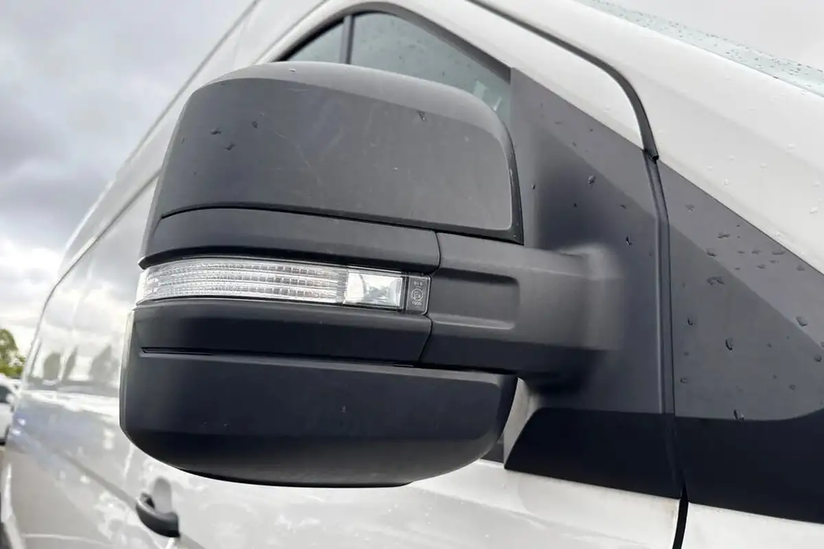 2024-volkswagen-crafter-big-23