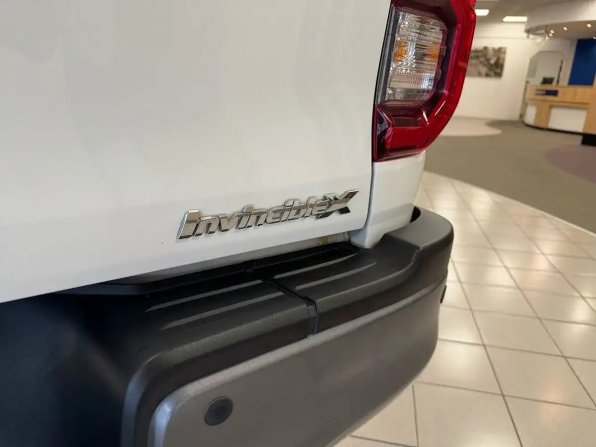 2022-toyota-hi-lux-28d-4d-invincible-x-204hpeu6d-2755cc-auto-big-13