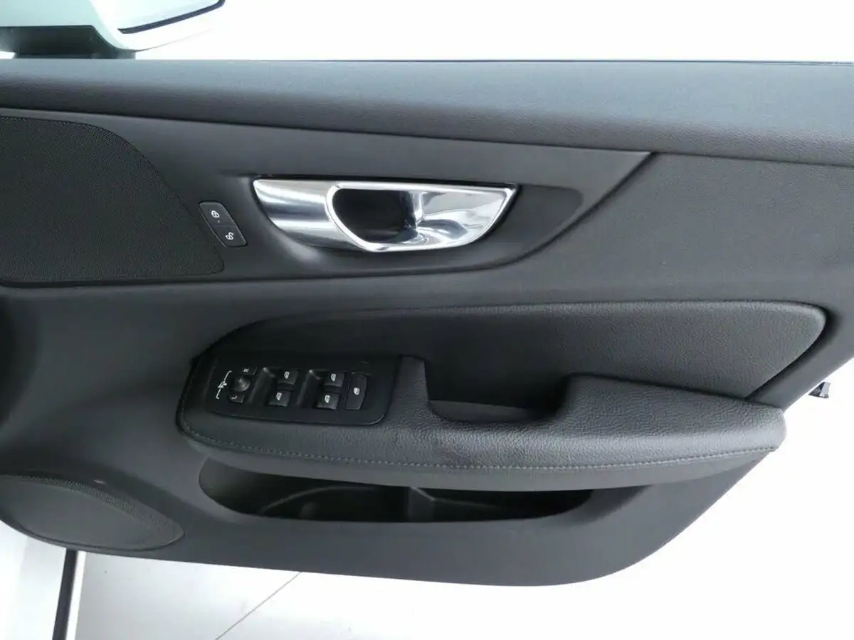 2022-volvo-v60-20-b3-momentum-161bhp-big-22