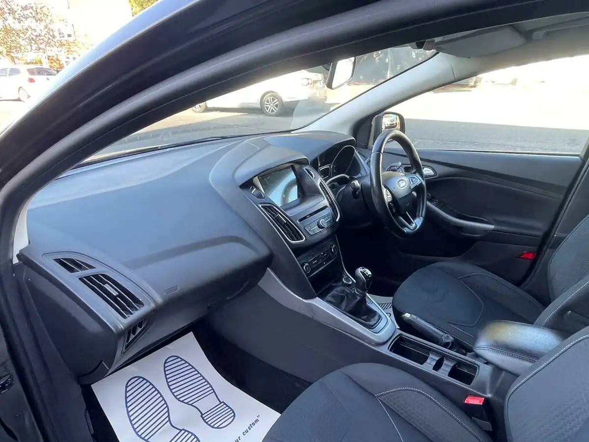 2017-ford-focus-10t-zetec-edition-100ps-hatchback-big-9