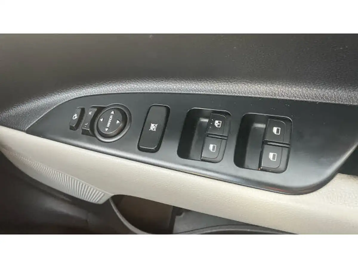 2020-kia-stonic-10-t-gdi-4-dct-big-23