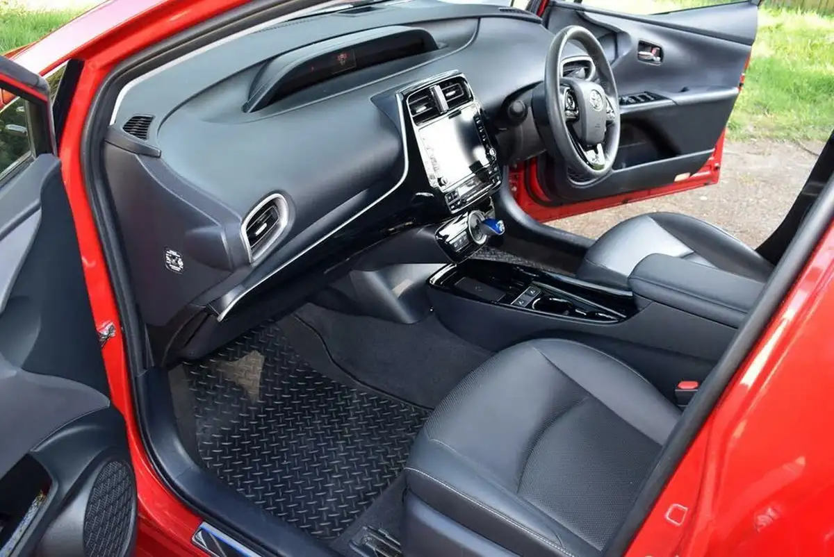 2020-toyota-prius-18-vvt-i-excel-plug-in-e-cvt-big-3