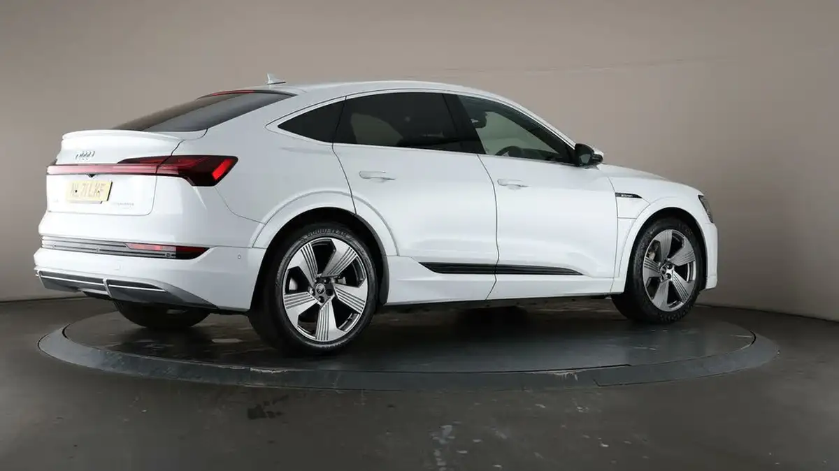 2021-audi-e-tron-55e-s-line-sportback-big-7