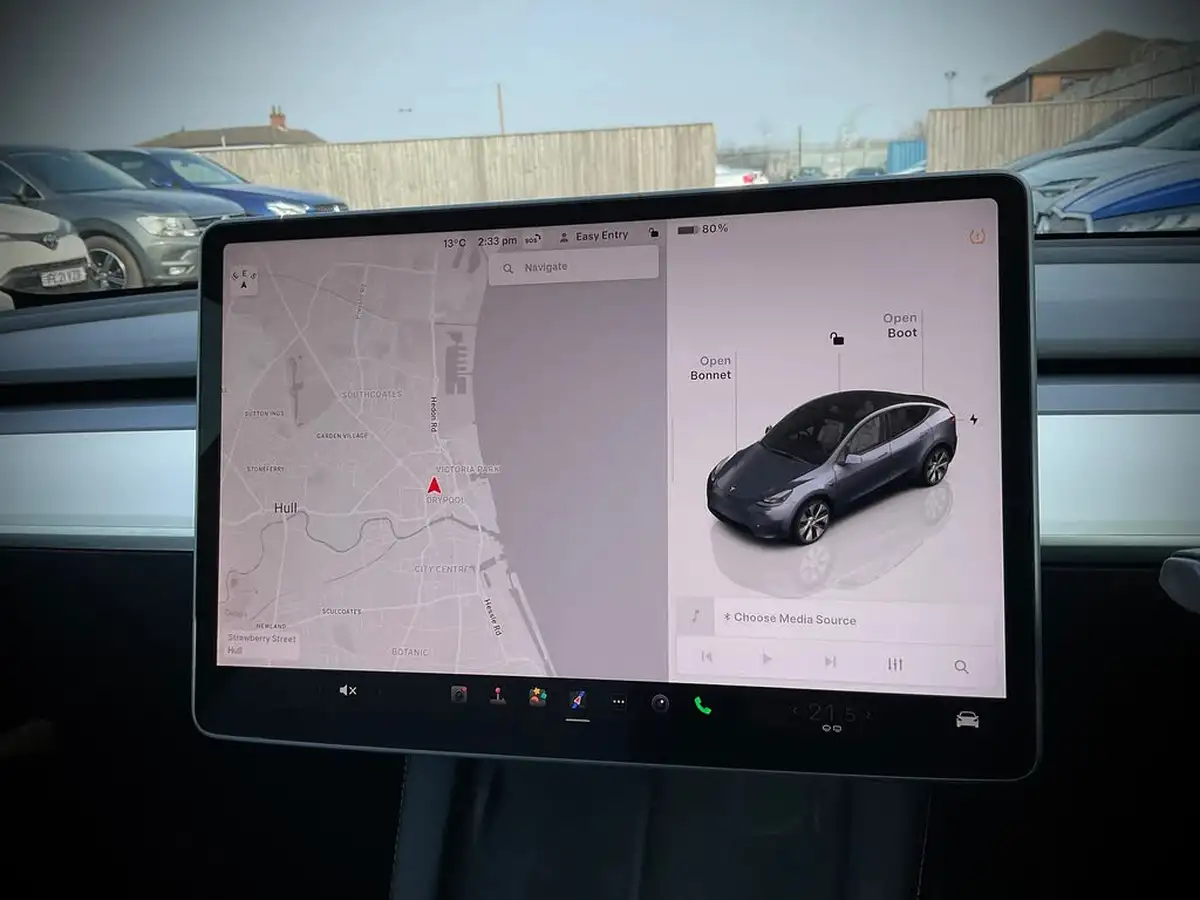 2022-tesla-model-y-e-long-range-big-33