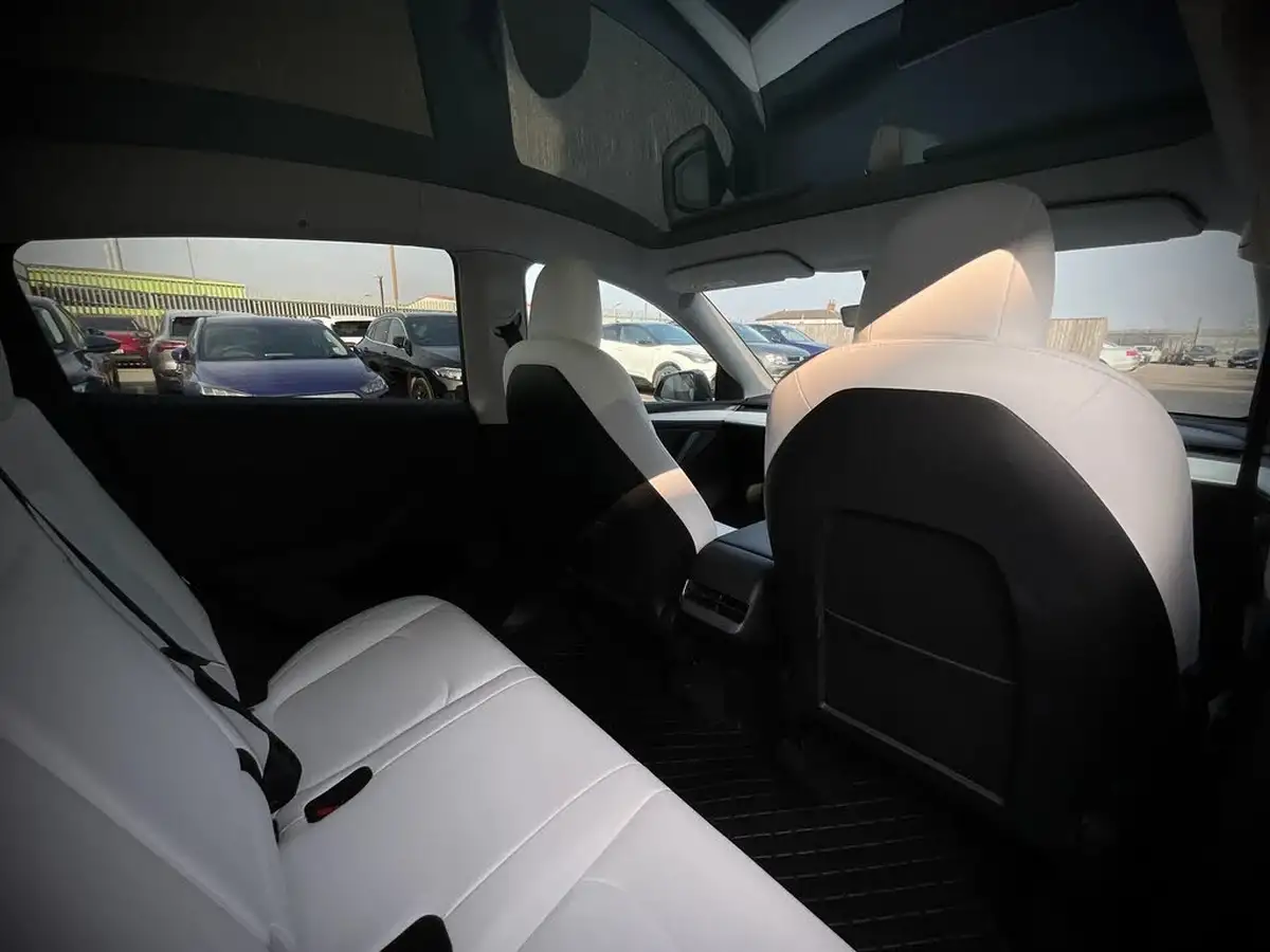 2022-tesla-model-y-e-long-range-big-9