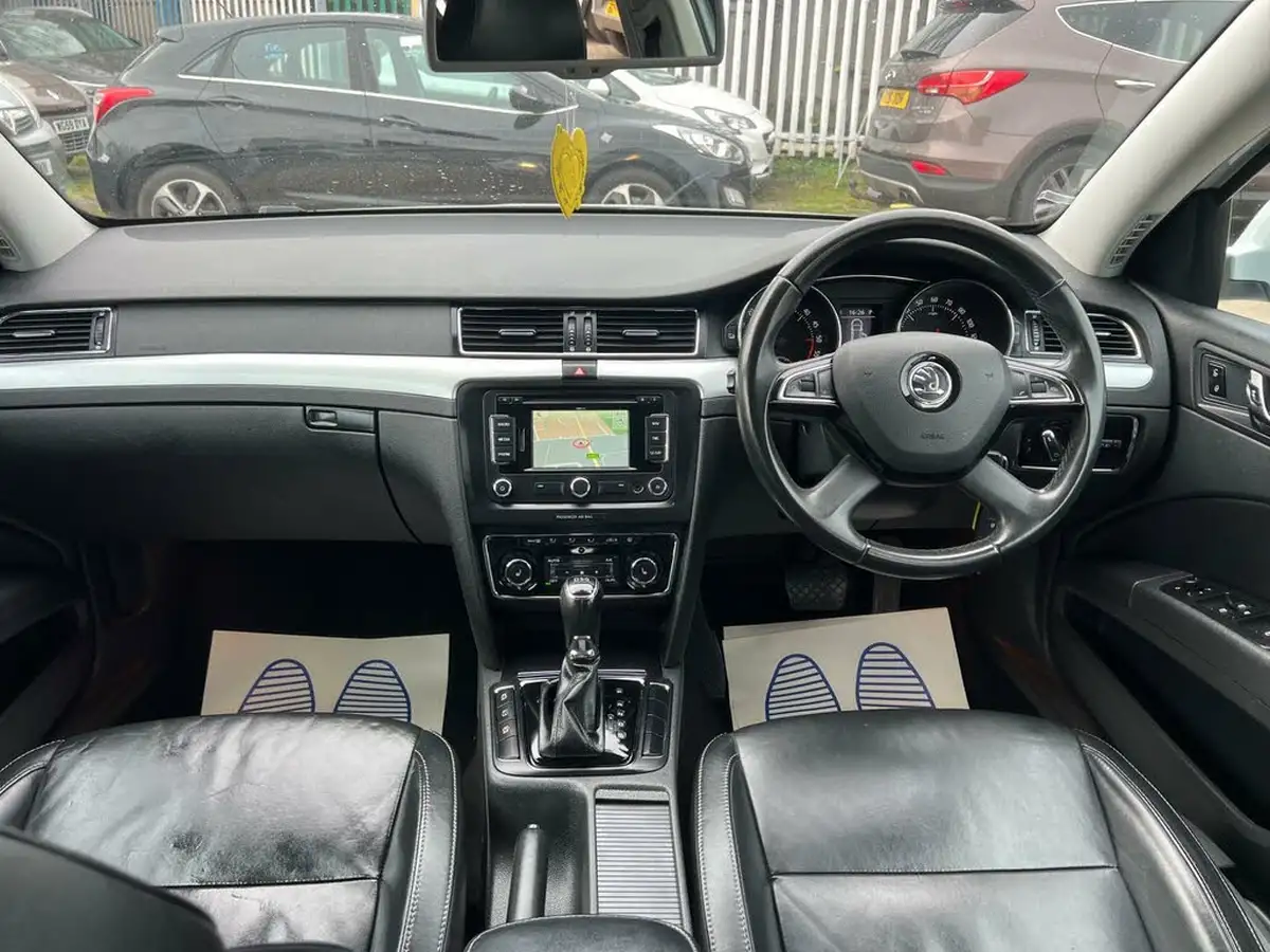 2014-skoda-superb-20tdi-black-edition-140ps-hatchback-dsg-big-32