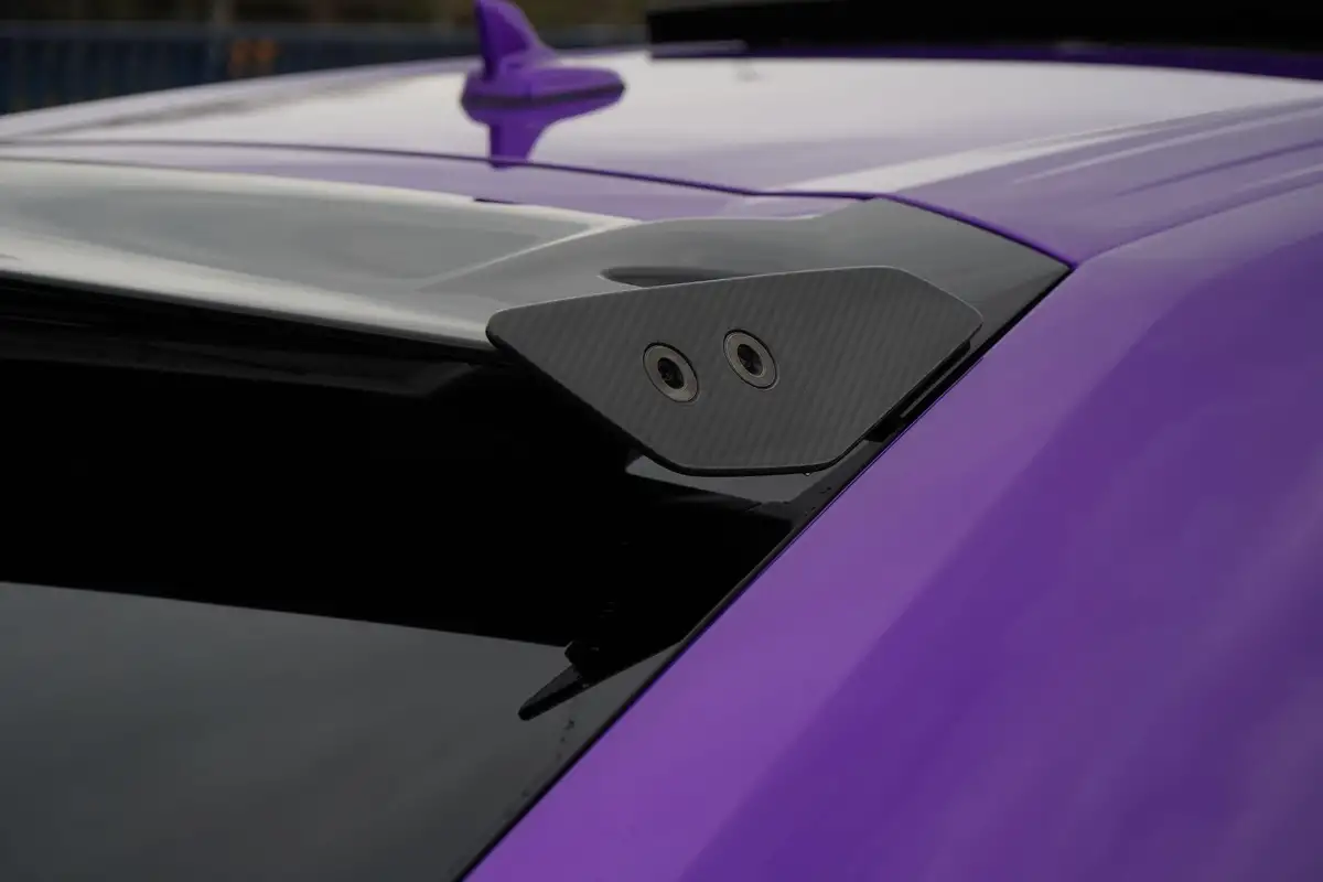 2024-lamborghini-urus-40-no-trim-big-18