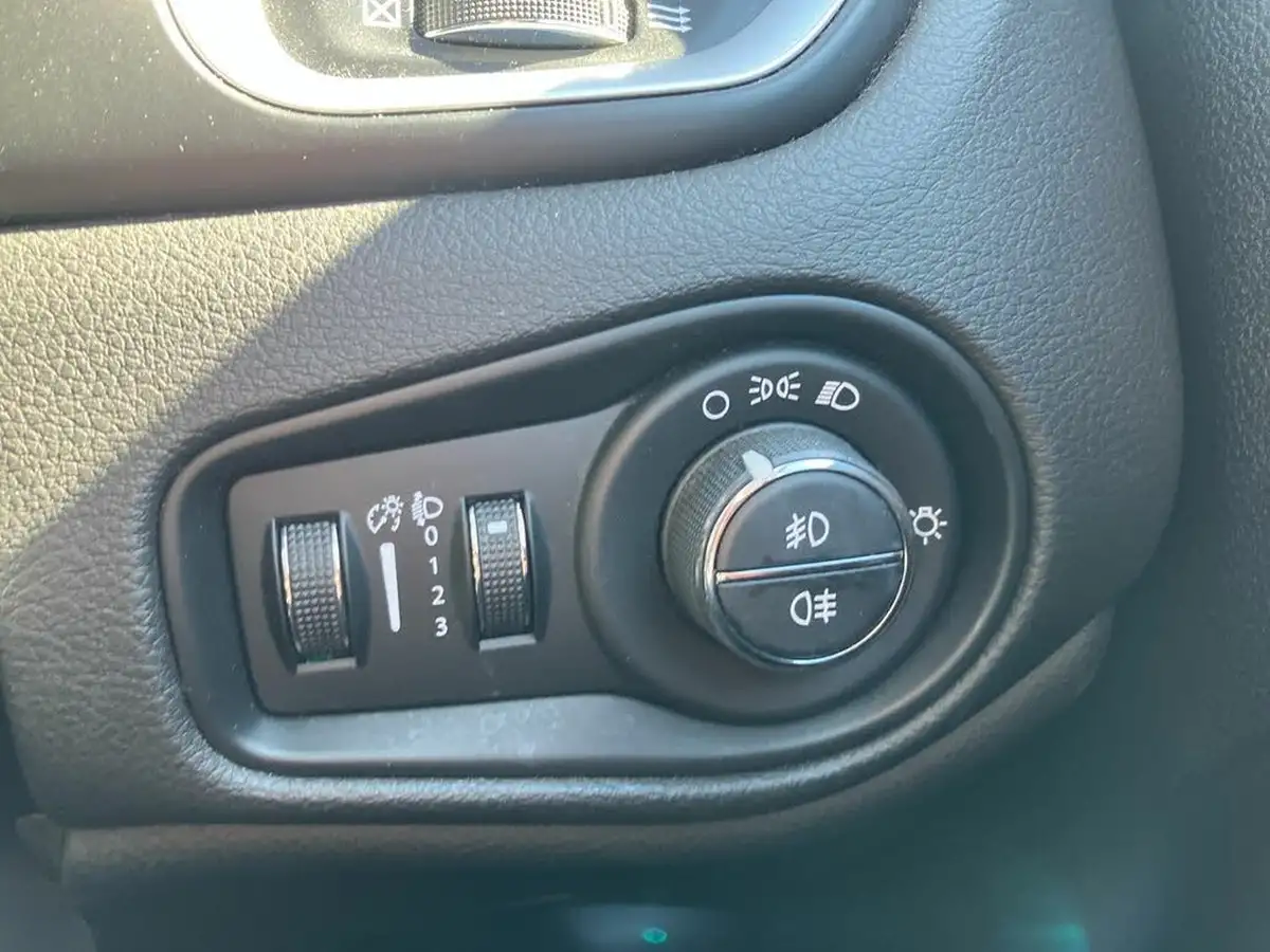 2016-jeep-renegade-16-multijet-ii-longitude-ss-big-21