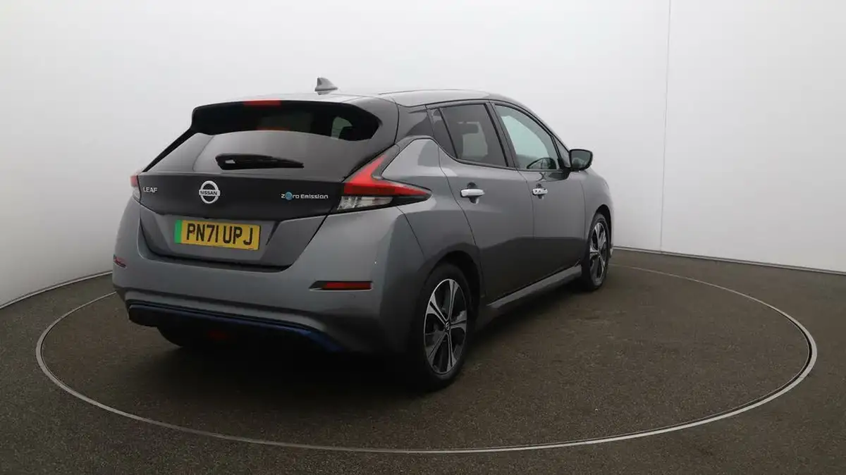 2021-nissan-leaf-e-tekna-big-54